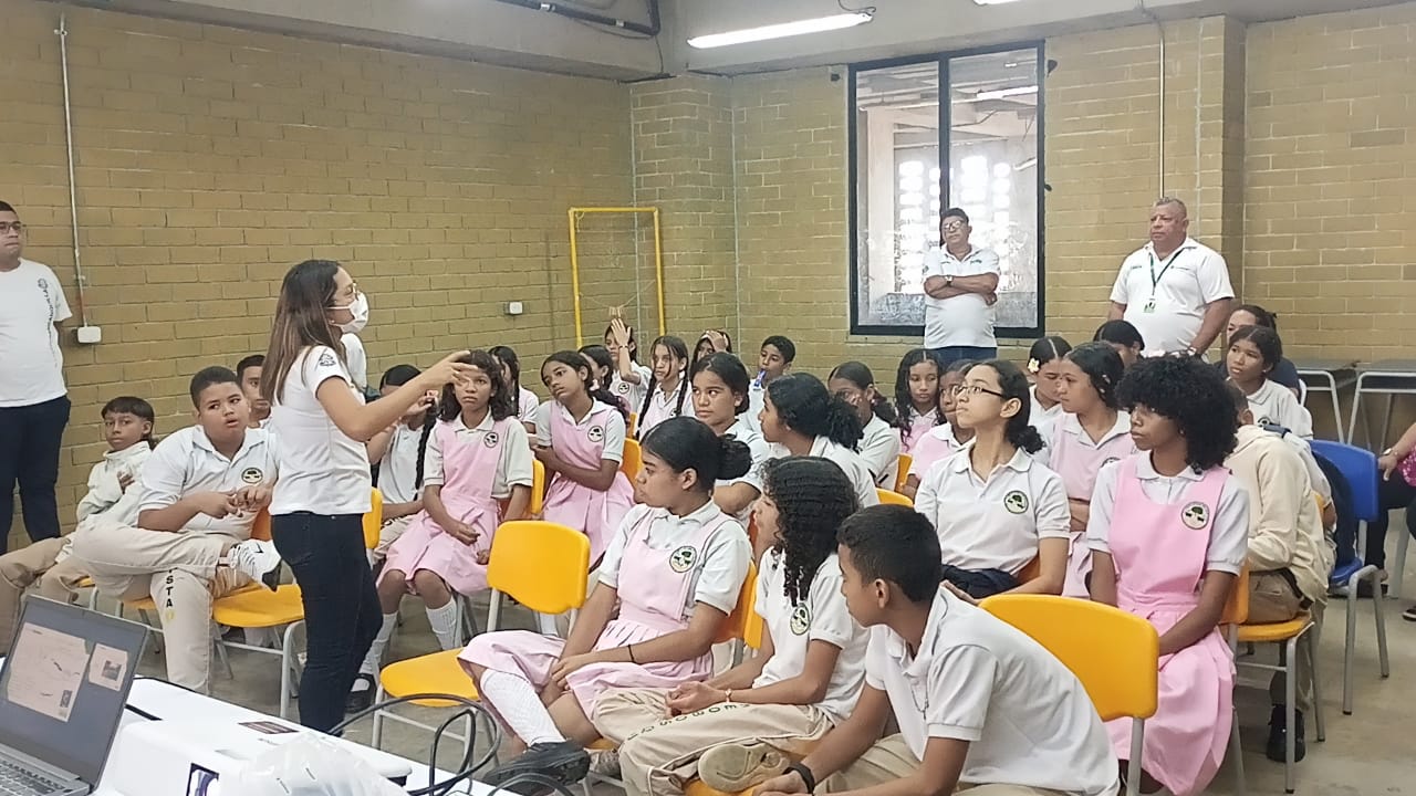 Grupo ecológico "Guardianes del Medio Ambiente" participaron en charla sobre cambio climático