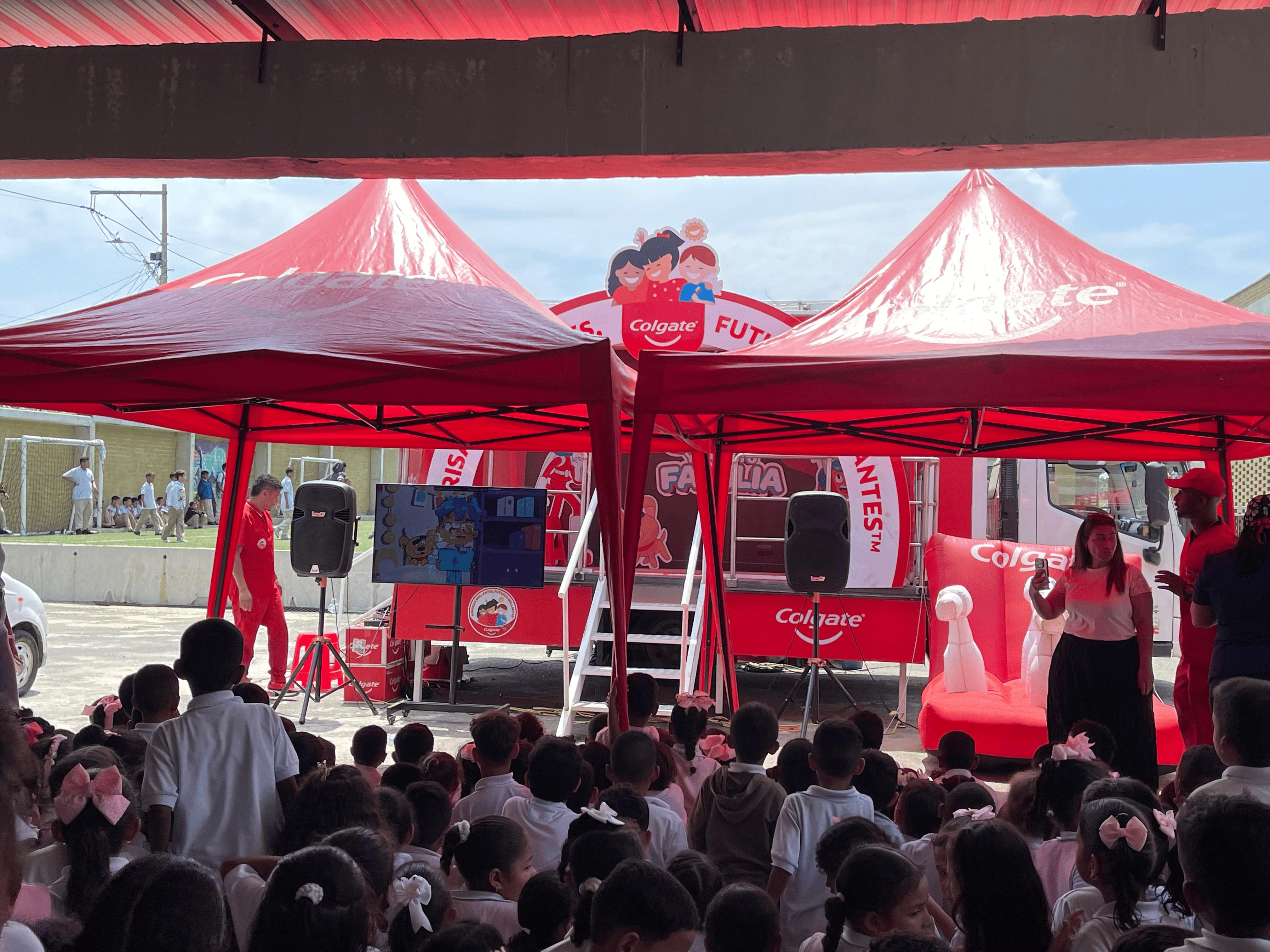Sonrisas saludables: Jornada de higiene oral en la IED Nuevo Bosque Pies Descalzos