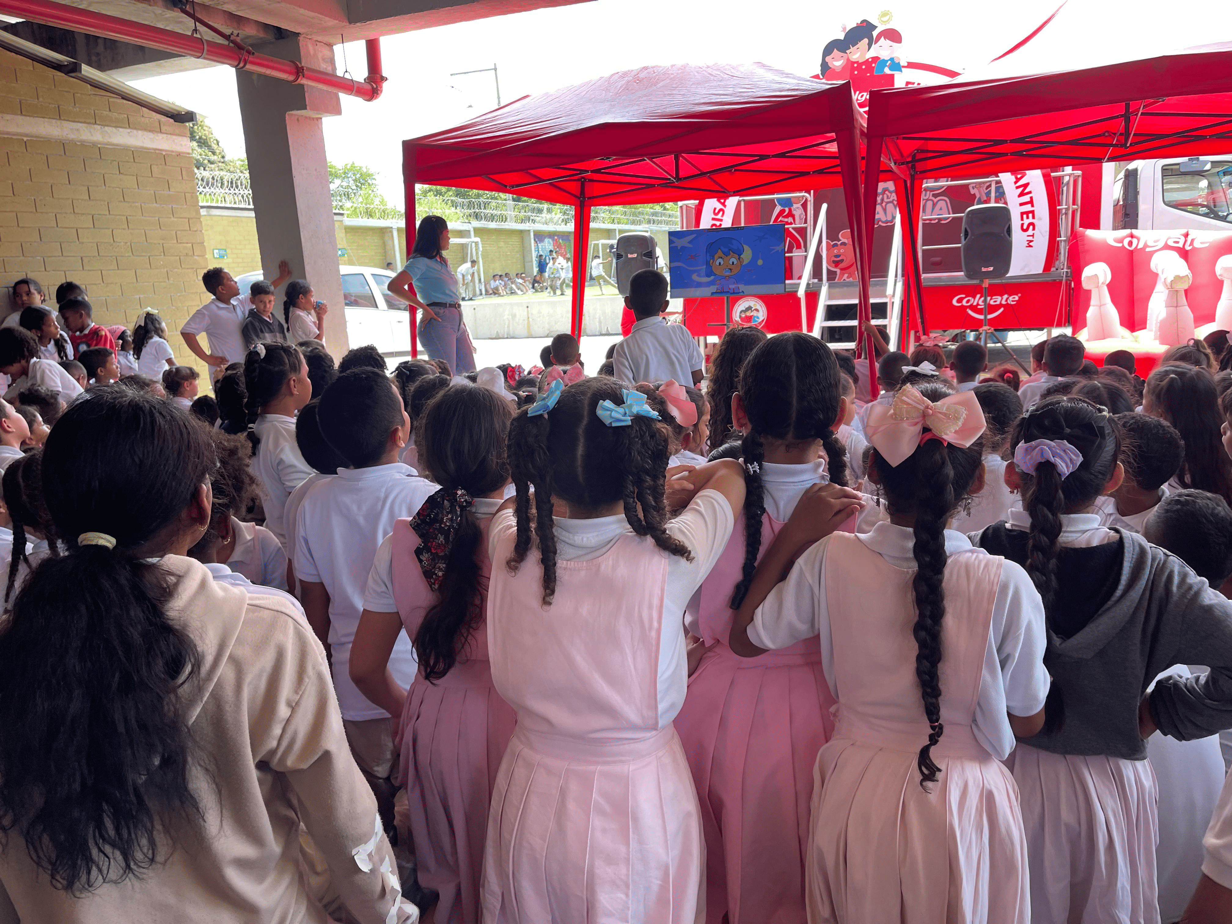 Sonrisas saludables: Jornada de higiene oral en la IED Nuevo Bosque Pies Descalzos